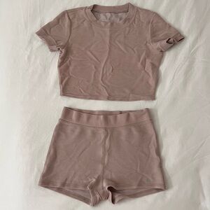 Alo Crop Top and Shorts Waffle Fabric Set - Mauve/Light Pink